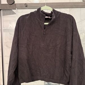 Women’s crop VS black top